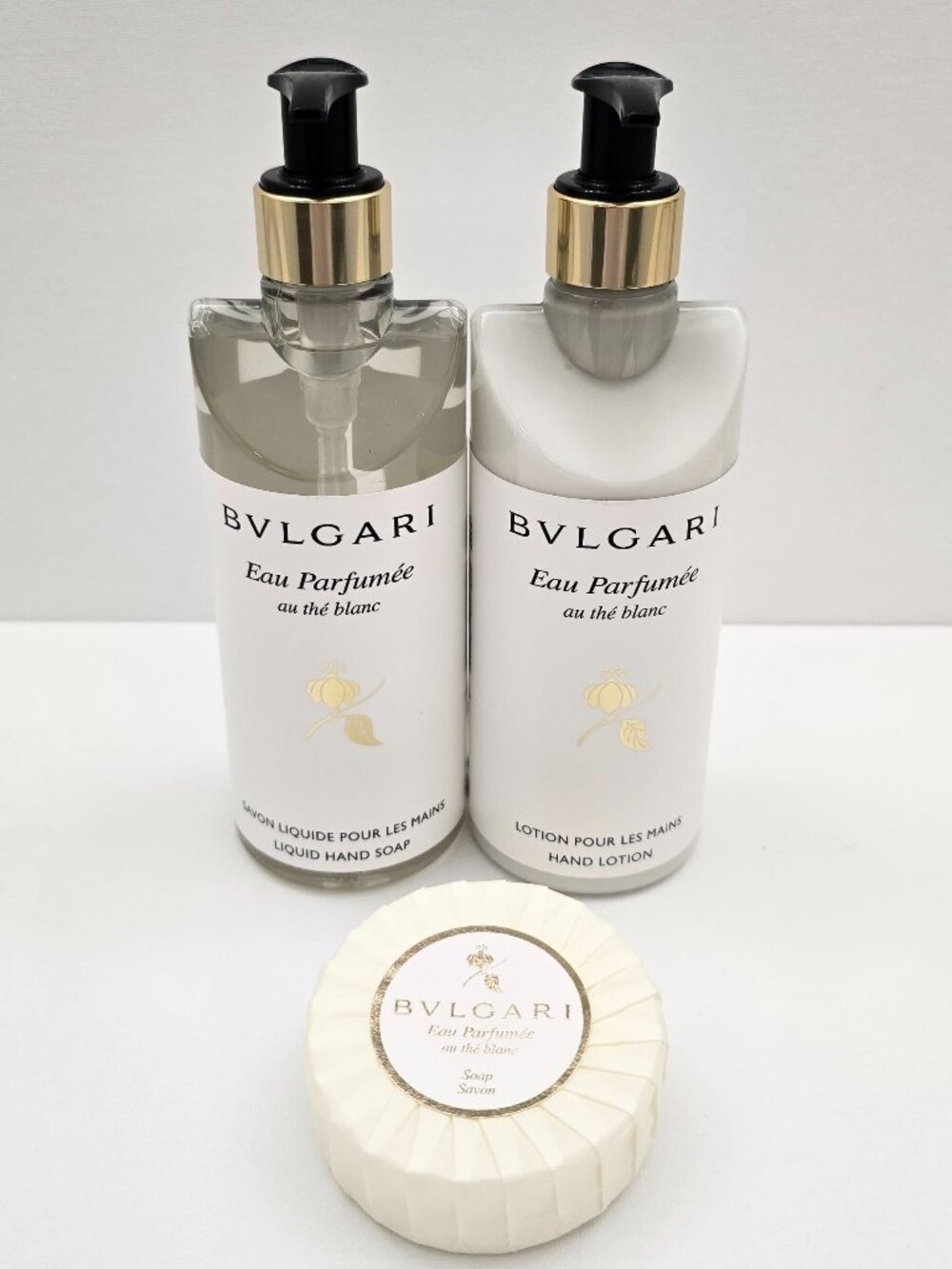 BVLGARI Liquid Soap and Hand Lotion Eau Parfumee au the Blanc 10.1 Fl oz / 300ml